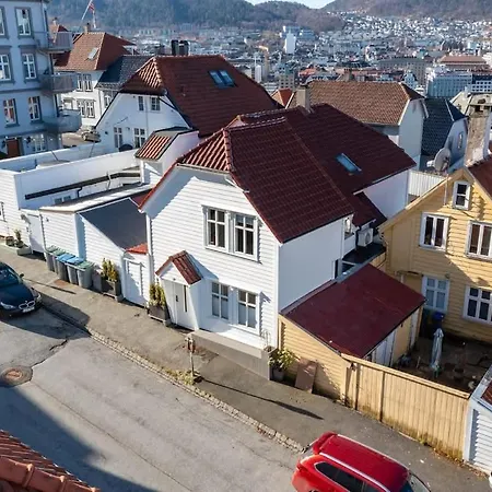 Dinbnb L Skansen Funhouse - 400m To Bryggen Gym & Parking Holiday home Bergen